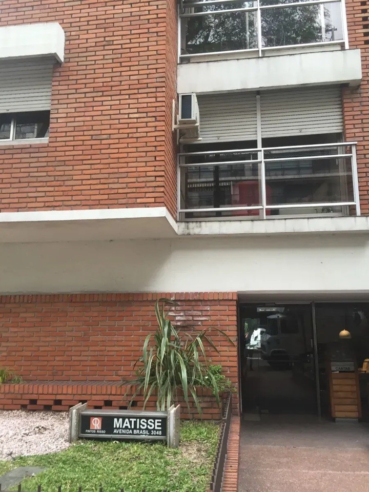 ALQUILER EN POCITOS AMUEBLADO DE 1 DORMITORIO, PISO ALTO AL FRENTE, PORTERIA, GIMNASIO Y LAVADERO · Foto 3