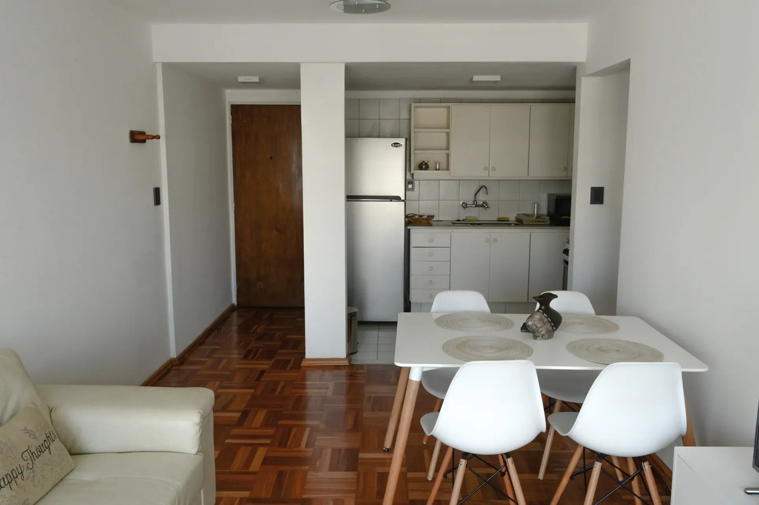 ALQUILER EN POCITOS AMUEBLADO DE 1 DORMITORIO, PISO ALTO AL FRENTE, PORTERIA, GIMNASIO Y LAVADERO · Foto 10