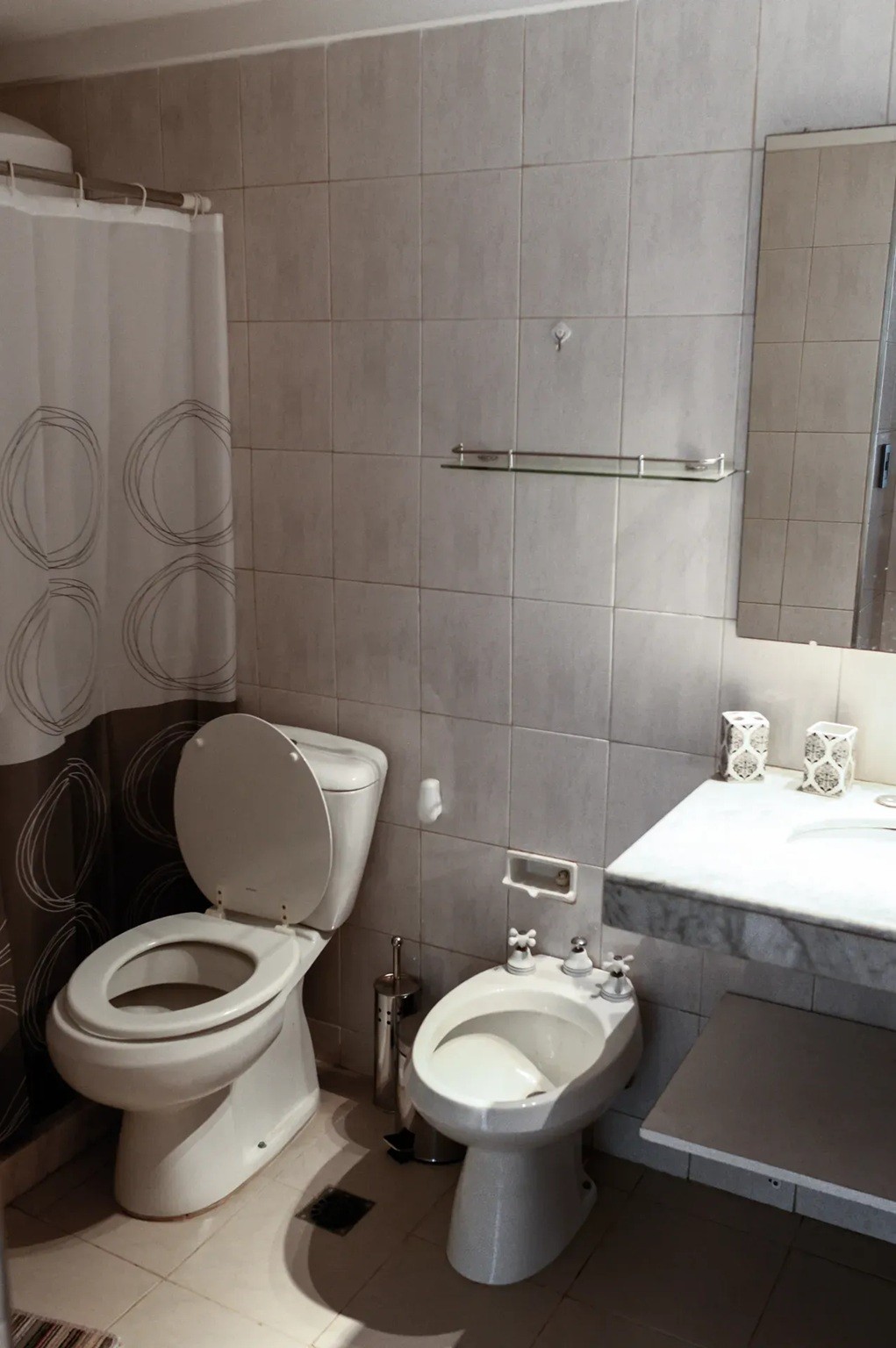 ALQUILER EN POCITOS AMUEBLADO DE 1 DORMITORIO, PISO ALTO AL FRENTE, PORTERIA, GIMNASIO Y LAVADERO · Foto 9