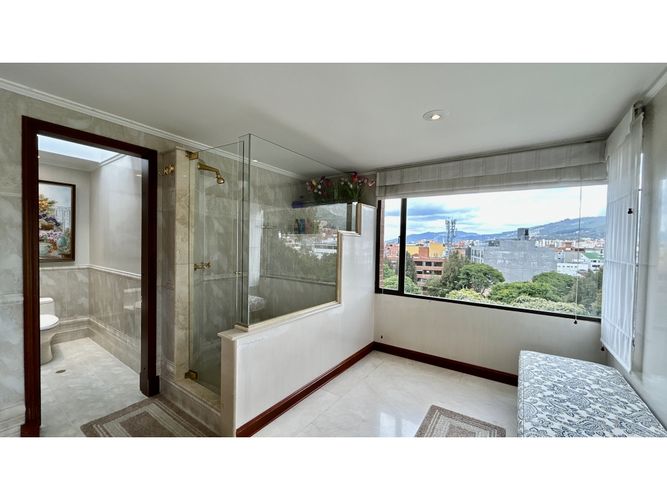 Apartamento de 5 alcobas en venta en Santa Paula, Bogotá, 516 m² · foto 22 de 24