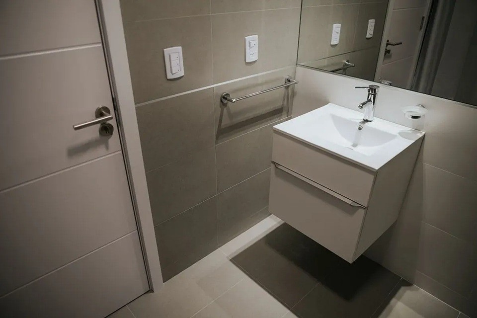 ALQUILER EN EL CENTRO DE 1 DORMITORIO, PISO 10 AL FRENTE, LAVADERO Y PORTERIA · Foto 10