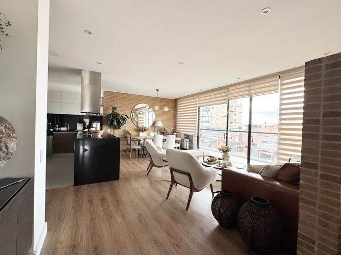 Apartamento de 3 alcobas en arriendo en Chico, Bogotá, 161 m² · foto 2 de 14