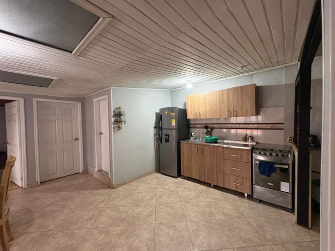 Casa de 10 alcobas en venta en Abraham Lincoln, Bogotá, 296 m² · foto 21 de 24