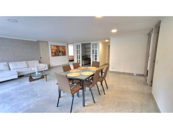Apartamento de 3 alcobas en arriendo en El Castillo, Medellín, 180 m² · foto 3 de 5