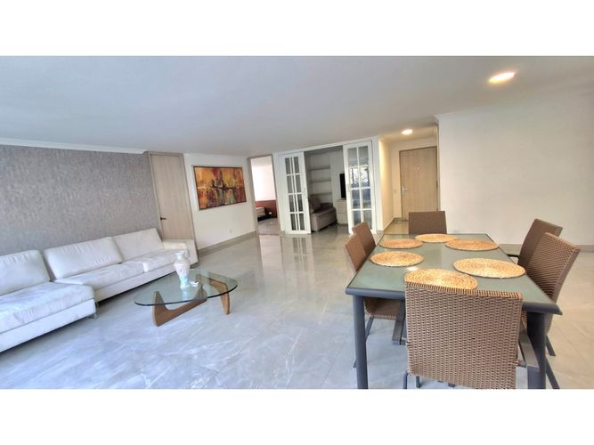 Apartamento de 3 alcobas en arriendo en El Castillo, Medellín, 180 m² · foto 4 de 5