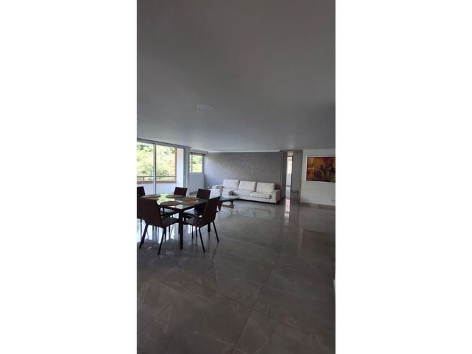 Apartamento de 3 alcobas en arriendo en El Castillo, Medellín, 180 m² · foto 5 de 5