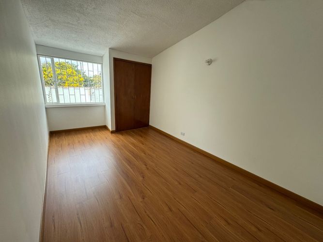 Casa de 5 alcobas en venta en Las Villas, Bogotá, 252 m² · foto 9 de 24