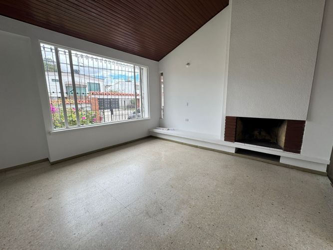 Casa de 5 alcobas en venta en Las Villas, Bogotá, 252 m² · foto 10 de 24