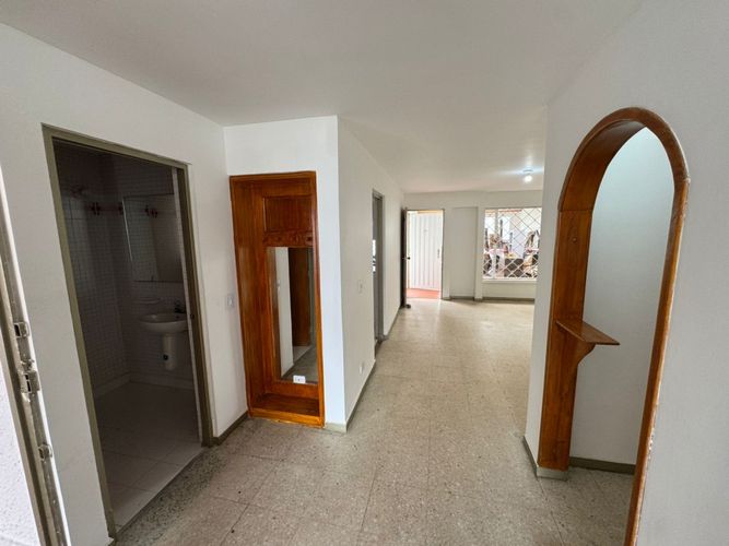 Casa de 5 alcobas en venta en Las Villas, Bogotá, 252 m² · foto 14 de 24