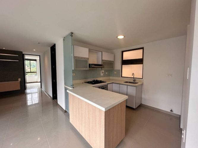 Apartamento de 2 alcobas en arriendo en El Poblado, Medellín, 72 m² · foto 3 de 15