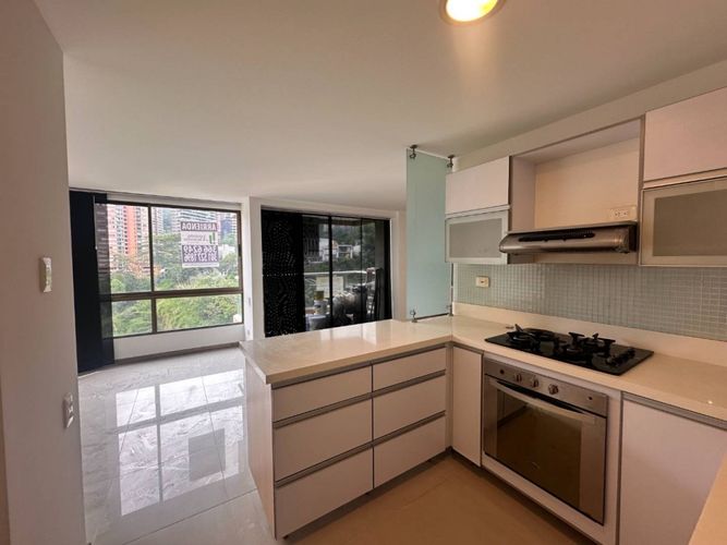 Apartamento de 2 alcobas en arriendo en El Poblado, Medellín, 72 m² · foto 5 de 15