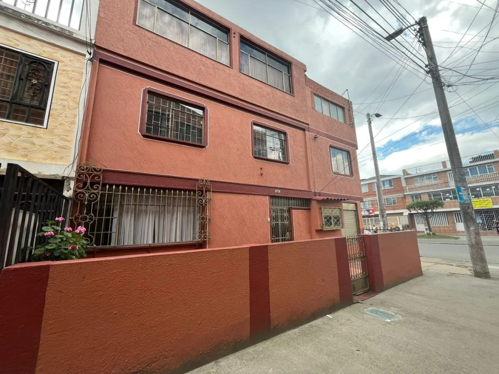 Casa en venta en Quiroga, Bogotá · foto 2 de 24