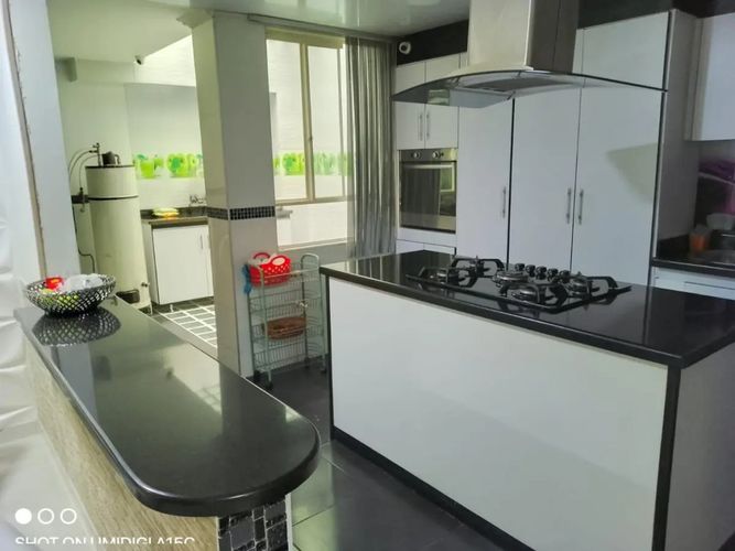 Casa de 12 alcobas en venta en San Antonio, Bogotá, 840 m² · foto 3 de 19