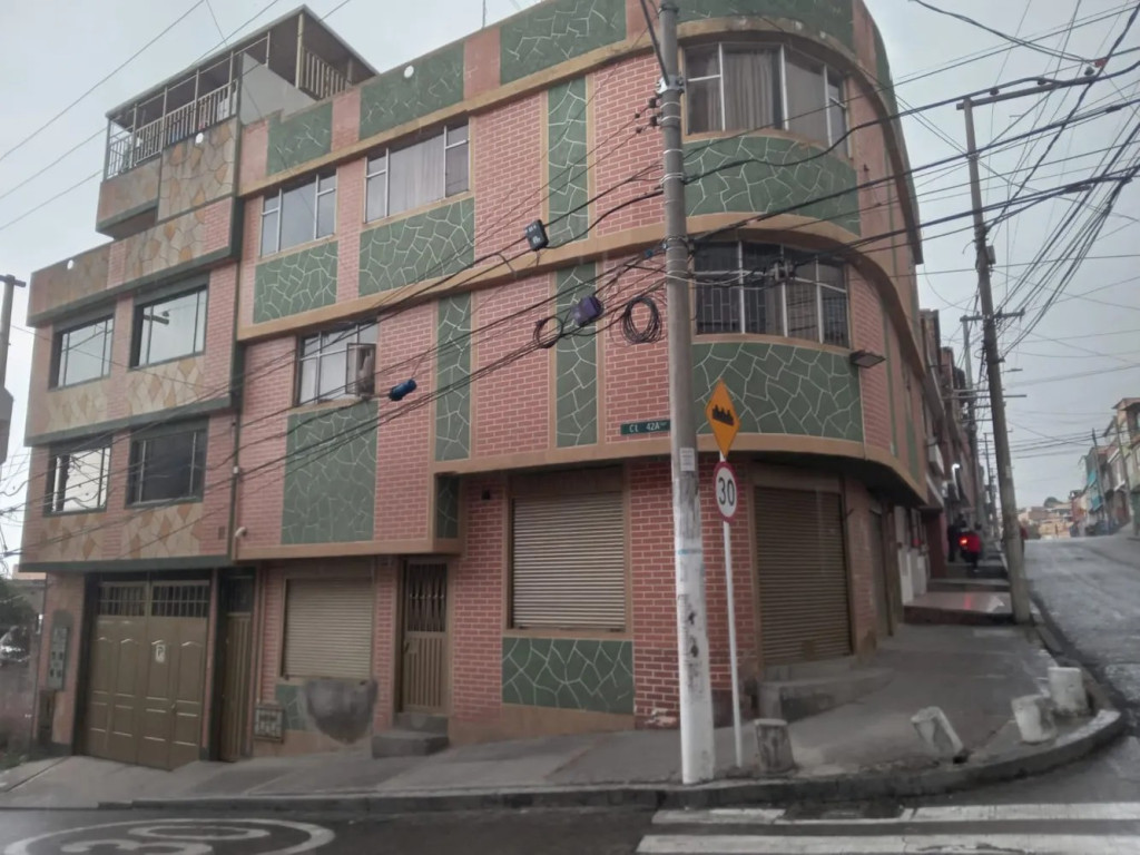 Casa en venta en San Jose Sur Oriental, Bogotá · foto 2 de 9