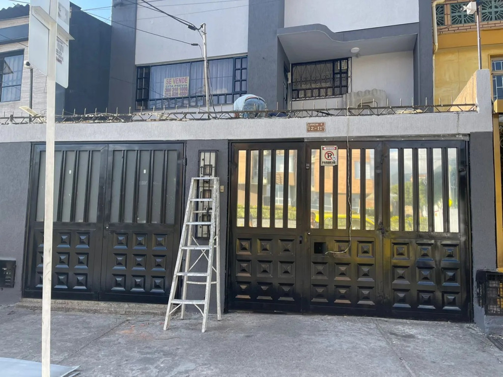 Casa en venta en Quinta Ramos, Bogotá · foto 2 de 24