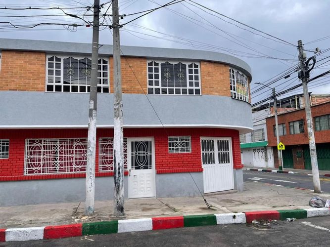 Casa en venta en San Jose, Bogotá · foto 3 de 21