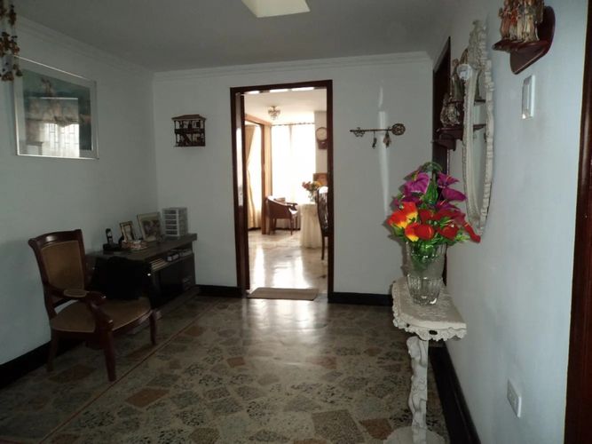 Casa de 6 alcobas en venta en Santa Lucia, Bogotá, 622 m² · foto 9 de 14