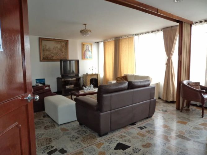 Casa de 6 alcobas en venta en Santa Lucia, Bogotá, 622 m² · foto 10 de 14