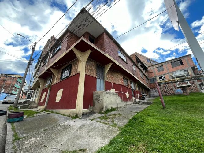 Casa de 16 alcobas en venta en Atenas, Bogotá, 320 m² · foto 2 de 17