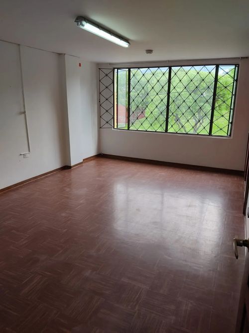 Casa de 6 alcobas en venta en Country Sur, Bogotá, 372 m² · foto 8 de 15