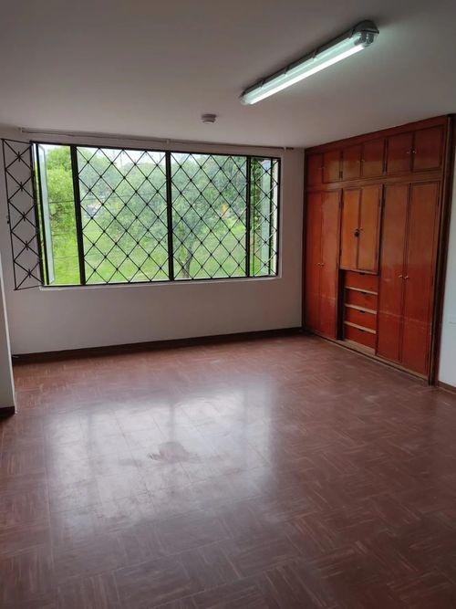 Casa de 6 alcobas en venta en Country Sur, Bogotá, 372 m² · foto 9 de 15