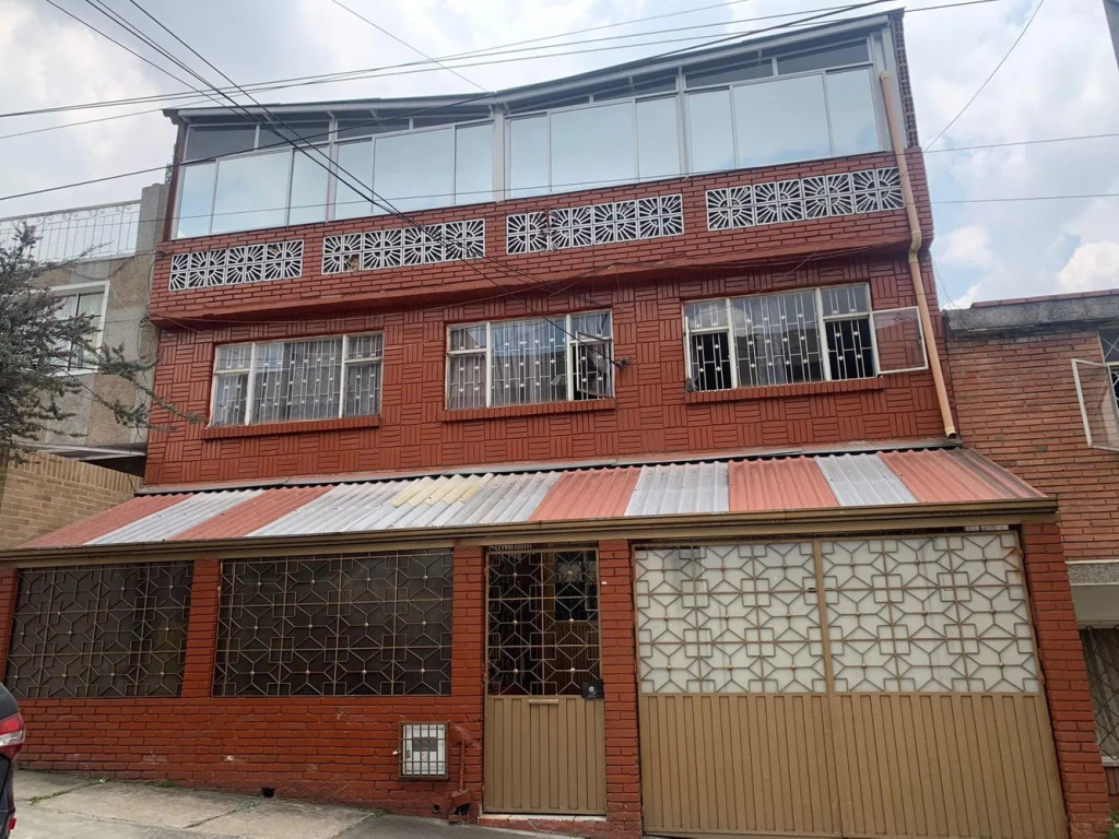 Casa en venta en La Maria, Bogotá · foto 2 de 24