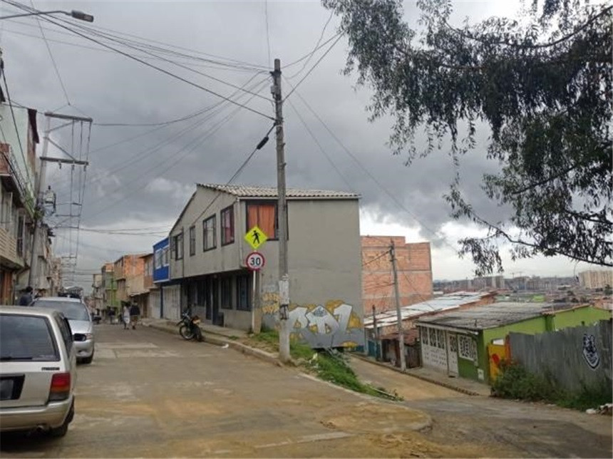 Casa en venta en Perdomo Alto, Bogotá · foto 2 de 24