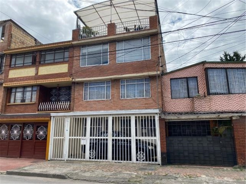Casa en venta en Engativá, Bogotá · foto 2 de 19
