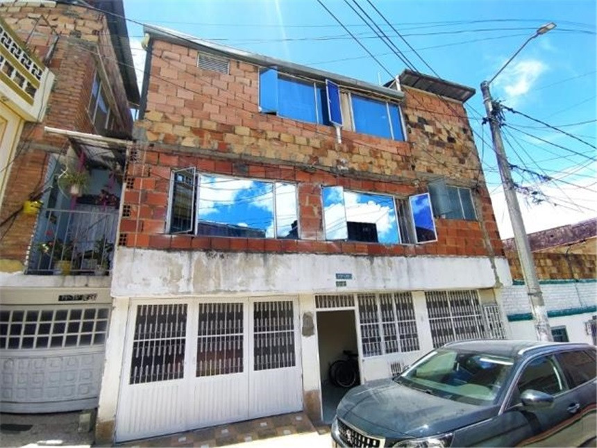 Casa en venta en La Andrea, Bogotá · foto 2 de 16