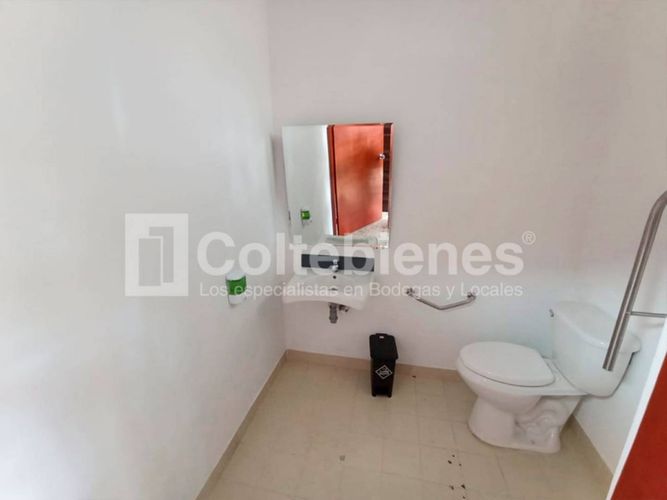 Casa de 17 alcobas en arriendo en Estadio, Medellín, 756 m² · foto 3 de 24