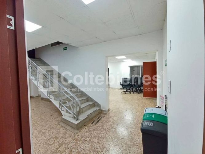 Casa de 17 alcobas en arriendo en Estadio, Medellín, 756 m² · foto 4 de 24