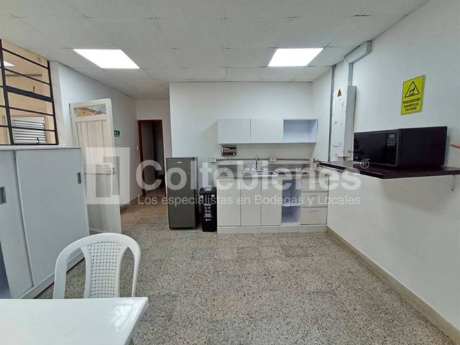 Casa de 17 alcobas en arriendo en Estadio, Medellín, 756 m² · foto 9 de 24