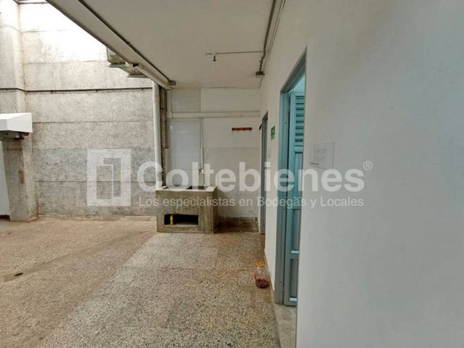 Casa de 17 alcobas en arriendo en Estadio, Medellín, 756 m² · foto 10 de 24
