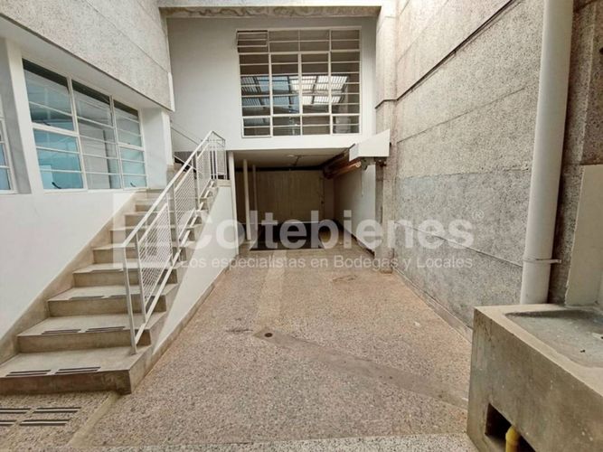 Casa de 17 alcobas en arriendo en Estadio, Medellín, 756 m² · foto 12 de 24