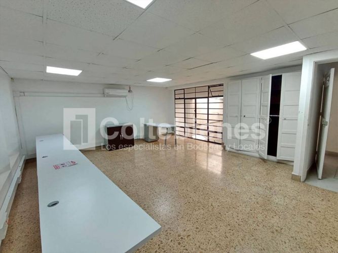 Casa de 17 alcobas en arriendo en Estadio, Medellín, 756 m² · foto 18 de 24