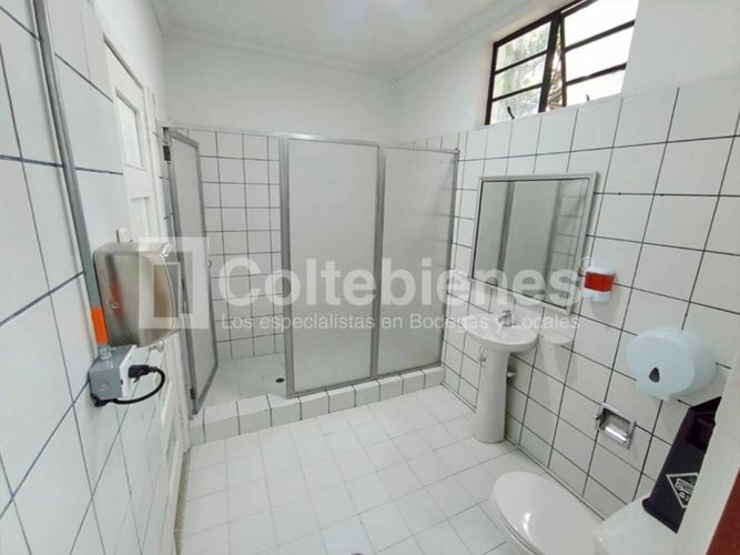 Casa de 17 alcobas en arriendo en Estadio, Medellín, 756 m² · foto 23 de 24