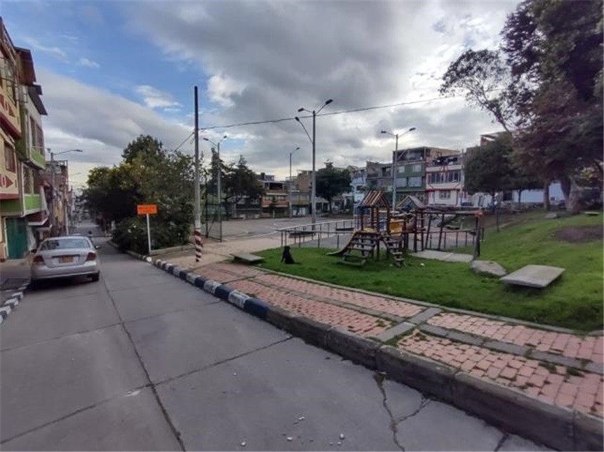Casa en venta en Santa Librada, Bogotá · foto 2 de 3