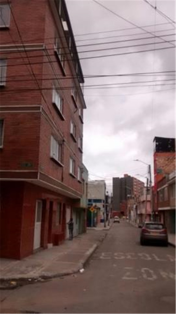 Casa en venta en Centenario, Bogotá · foto 2 de 24