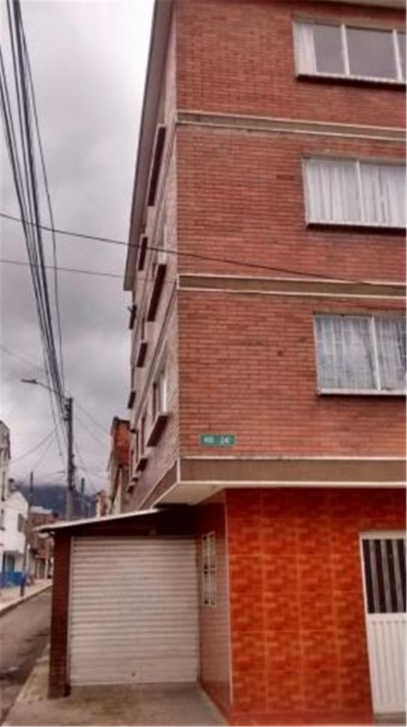 Casa en venta en Centenario, Bogotá · foto 3 de 24