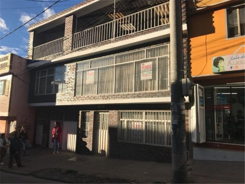 Casa en venta en Las Mercedes, Bogotá · foto 3 de 21