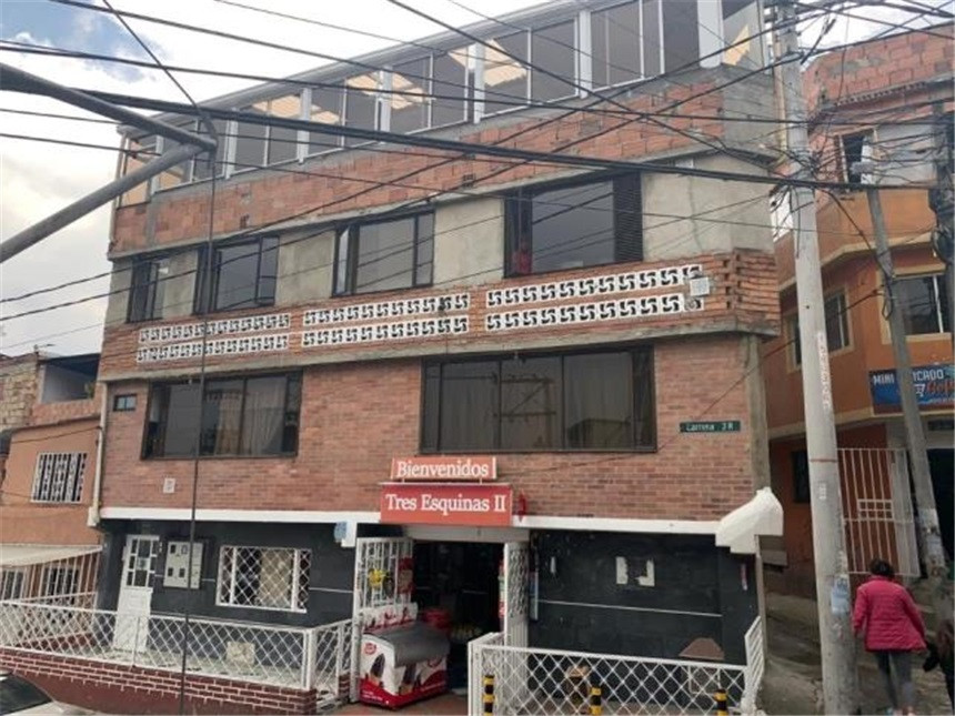 Casa en venta en Las Guacamayas, Bogotá · foto 2 de 14