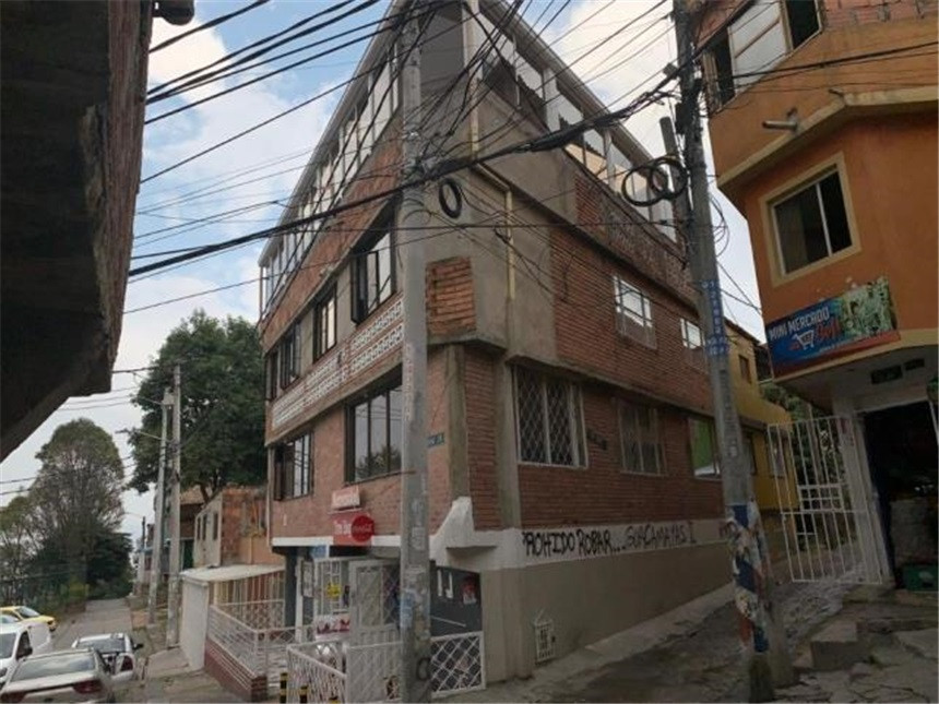Casa en venta en Las Guacamayas, Bogotá · foto 3 de 14