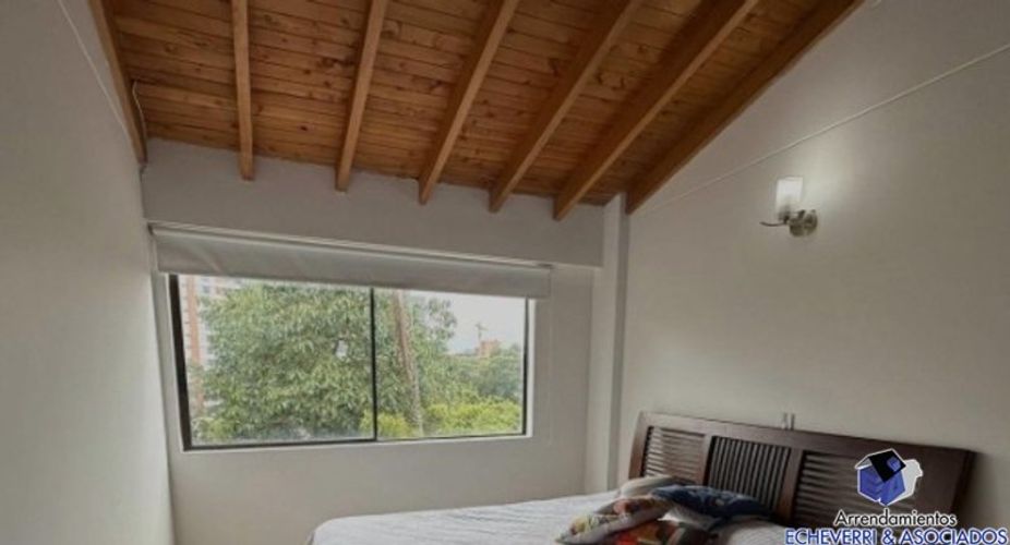 Casa de 3 alcobas en venta en Loma Del Chocho, Envigado, 240 m² · foto 5 de 10