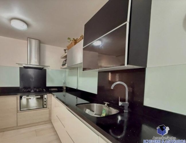 Casa de 3 alcobas en venta en Loma Del Chocho, Envigado, 240 m² · foto 7 de 10
