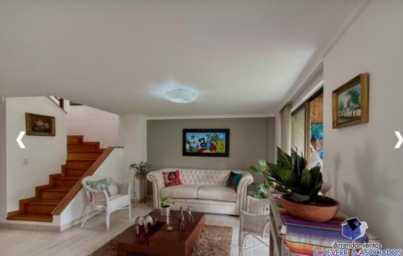 Casa de 3 alcobas en venta en Loma Del Chocho, Envigado, 240 m² · foto 9 de 10