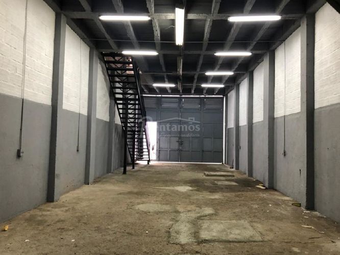 Bodega en venta en Trinidad, Medellín, 265 m² · foto 2 de 20