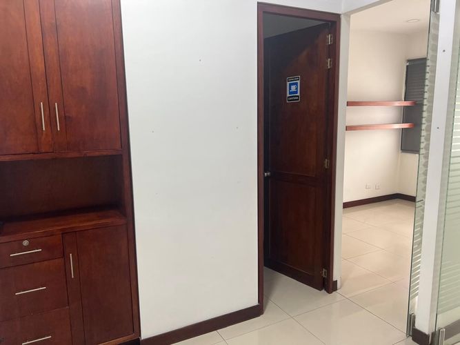 Oficina en venta en El Poblado, Medellín, 56 m² · foto 2 de 15
