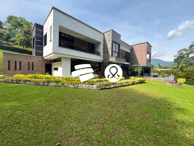 Casa de 5 alcobas en venta en Zona Centro, Envigado · foto 2 de 24