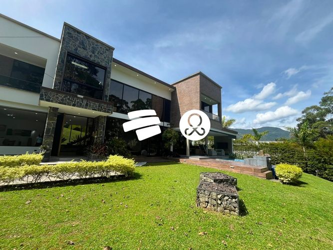 Casa de 5 alcobas en venta en Zona Centro, Envigado · foto 3 de 24