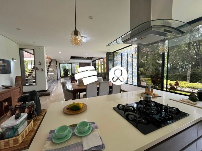 Casa de 5 alcobas en venta en Zona Centro, Envigado · foto 9 de 24